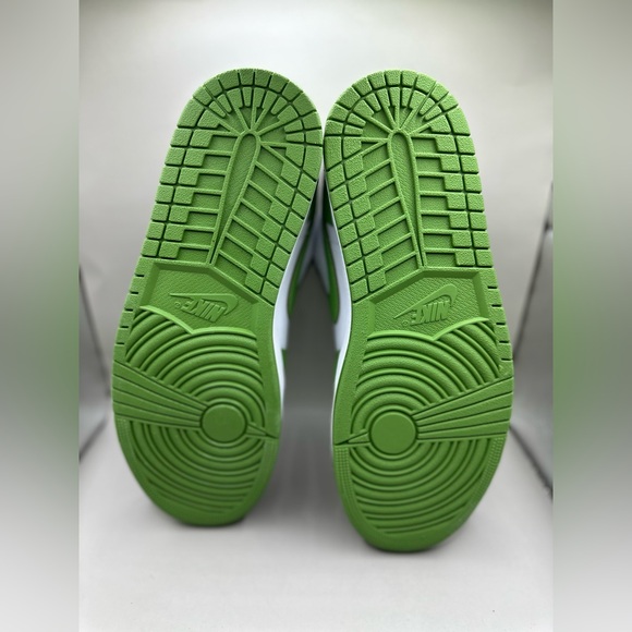 Men’s Size 11 Air Jordan 1 Low SE (NEW) HF4823 100 (No Box Lid) - Picture 11 of 12